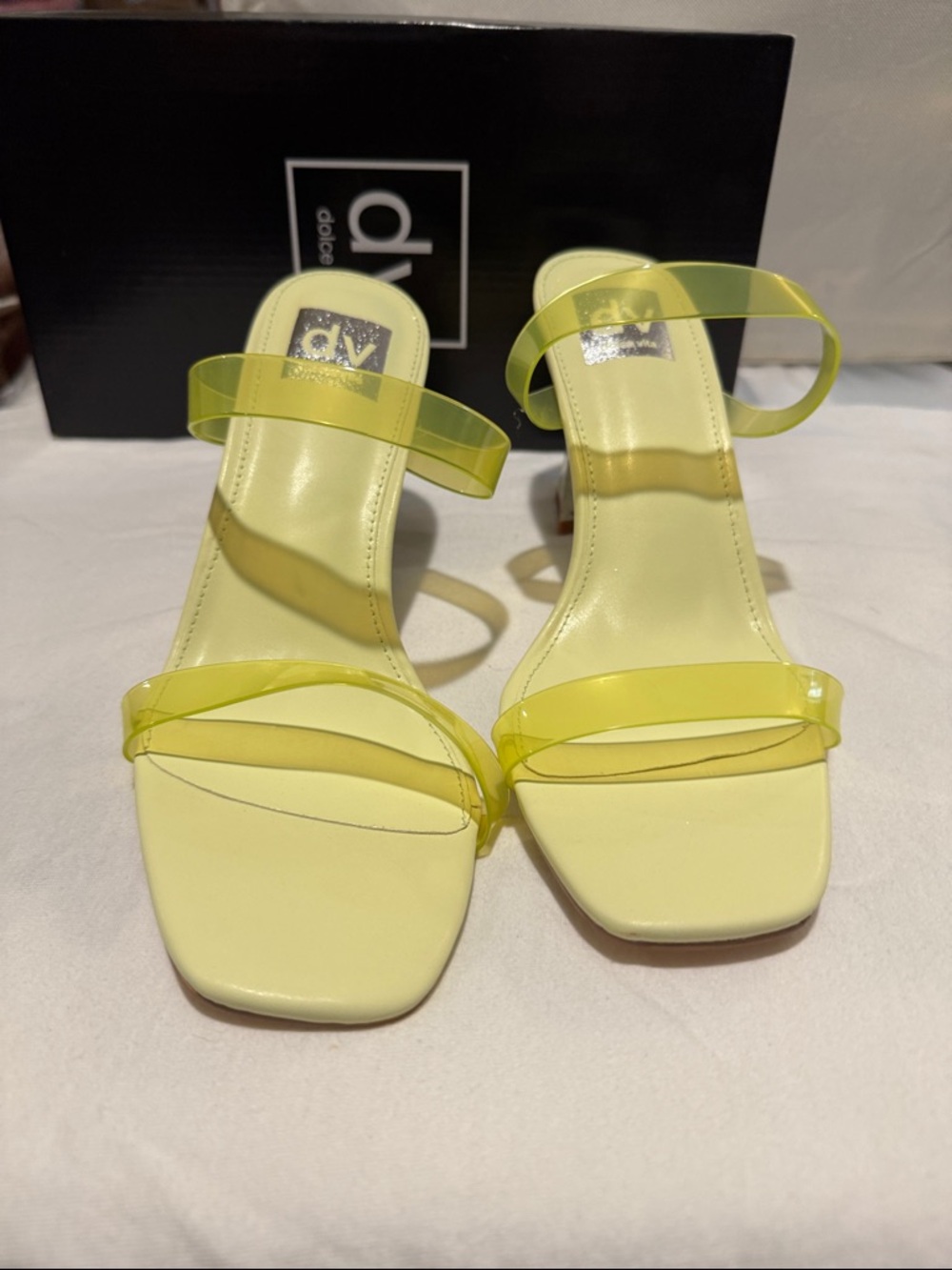 NIB dolce vita lemon sandals size 8.